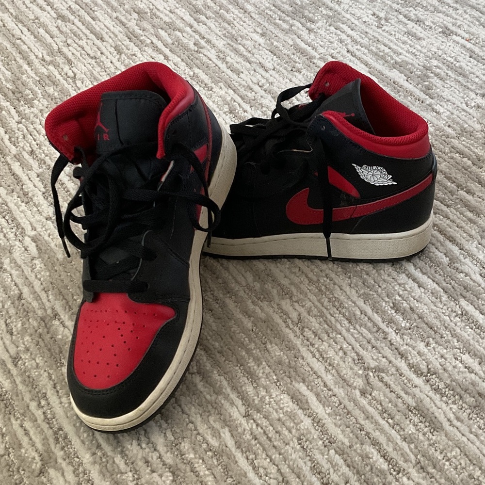 Nike Kids Black and Red Sneakers